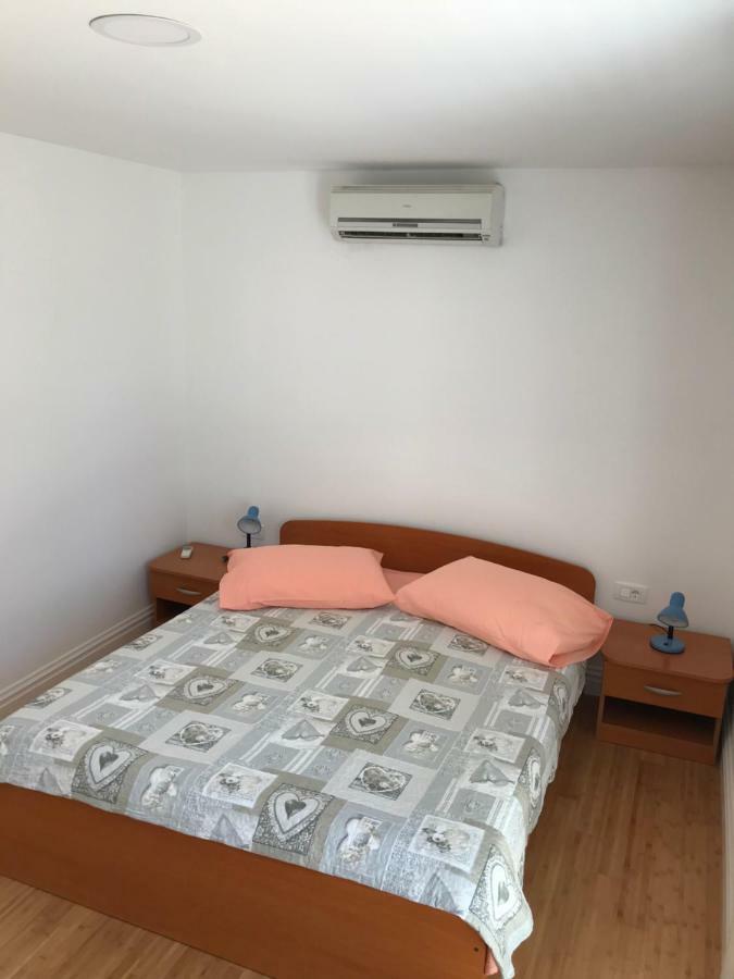 Apartment Mila Srima Bagian luar foto