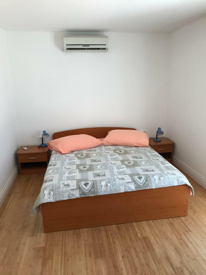 Apartment Mila Srima Bagian luar foto