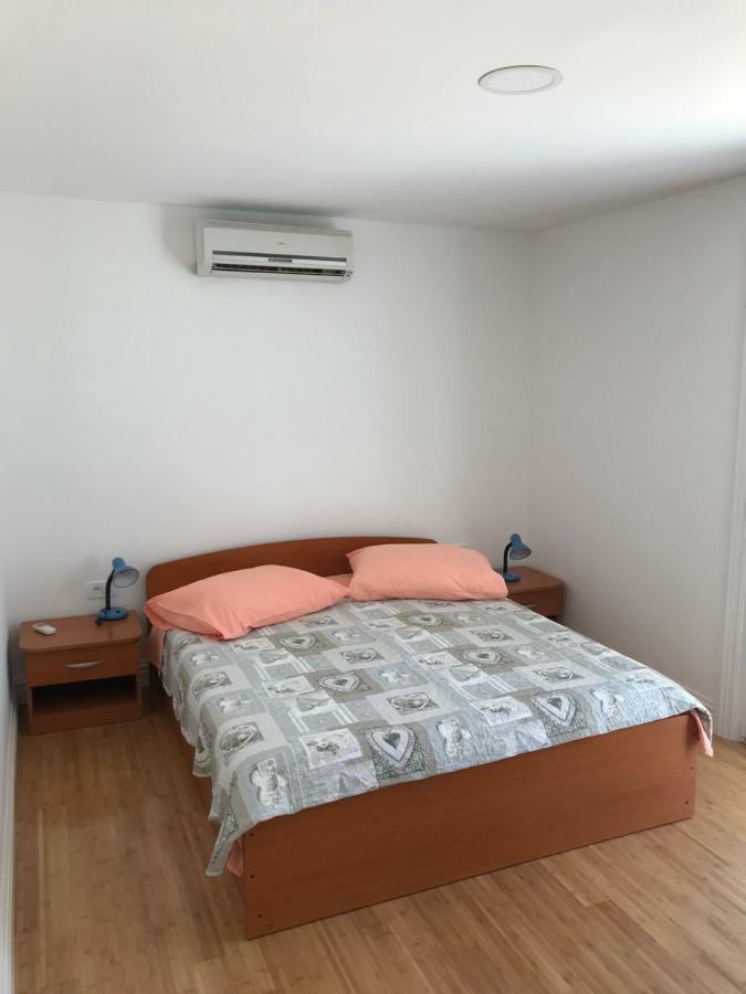 Apartment Mila Srima Bagian luar foto