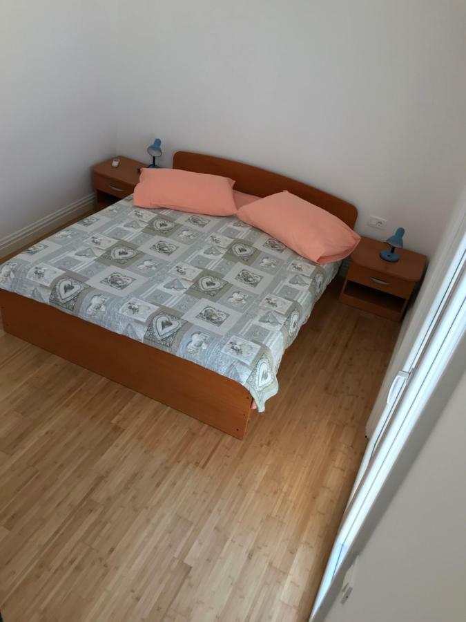 Apartment Mila Srima Bagian luar foto